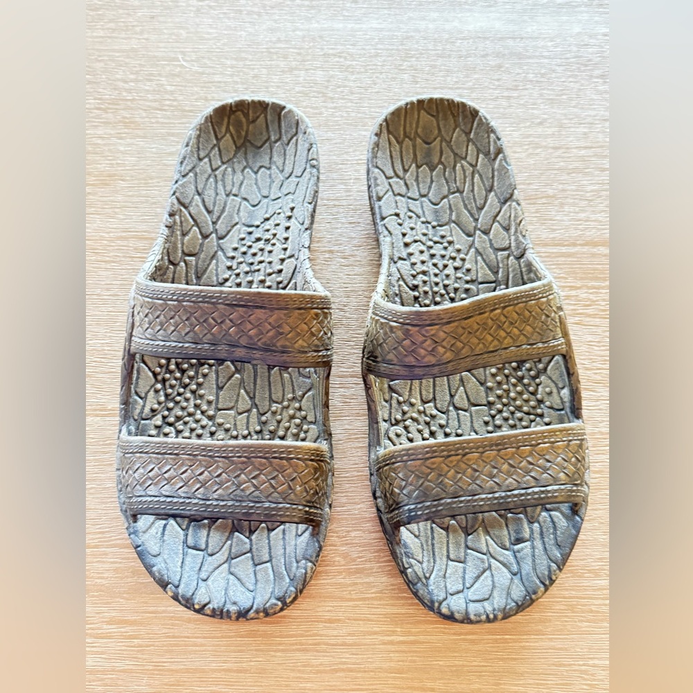 Pali Hawaii Jandals. Women’s size 9 sandals/Jandals. Dark brown.